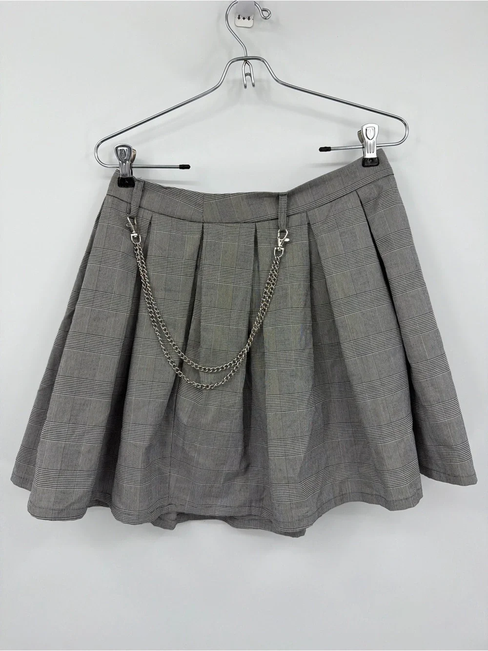 Hot Topic Grey Plaid Chain Pleated Skirt
